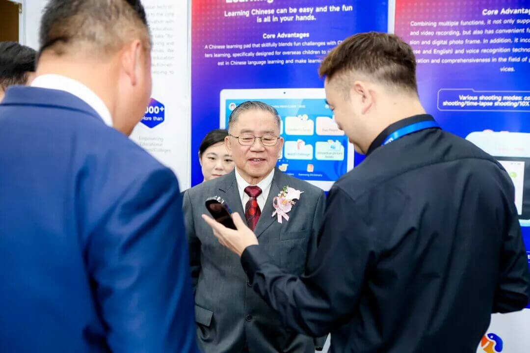 中文出海再加速！九学王双展闪耀中东东南亚，全球化布局按下快进键
